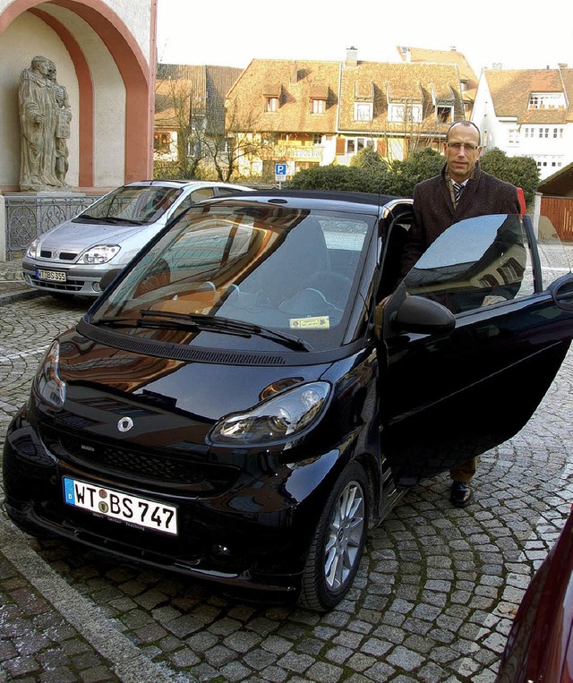 Der Chef mag&#8217;s klein: Brgermeis... einen Smart als Dienstwagen gekauft.   | Foto: axel kremp