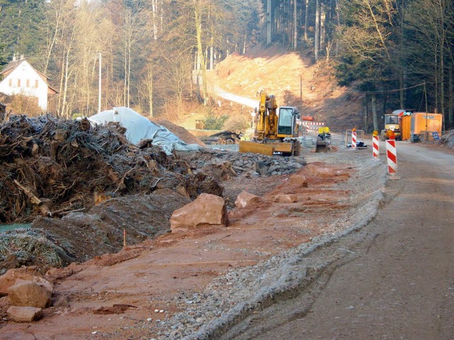 Wie ein Steinbergwerk wirkt die Strae zwischen Tennenbach udn Mubach derzeit.  | Foto: Pia Grttinger