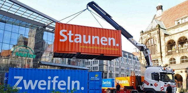 Diese beiden bersee-Container stehen ...tag auch auf dem Lahrer Rathausplatz.   | Foto: BZ