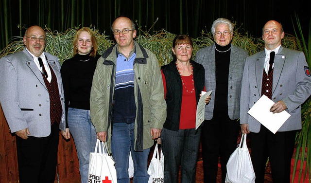 Im Rahmen der Brgerversammlung zeichn...rt, Anita Gysi und Otmar Gantert  aus.  | Foto: Wilfried Dieckmann