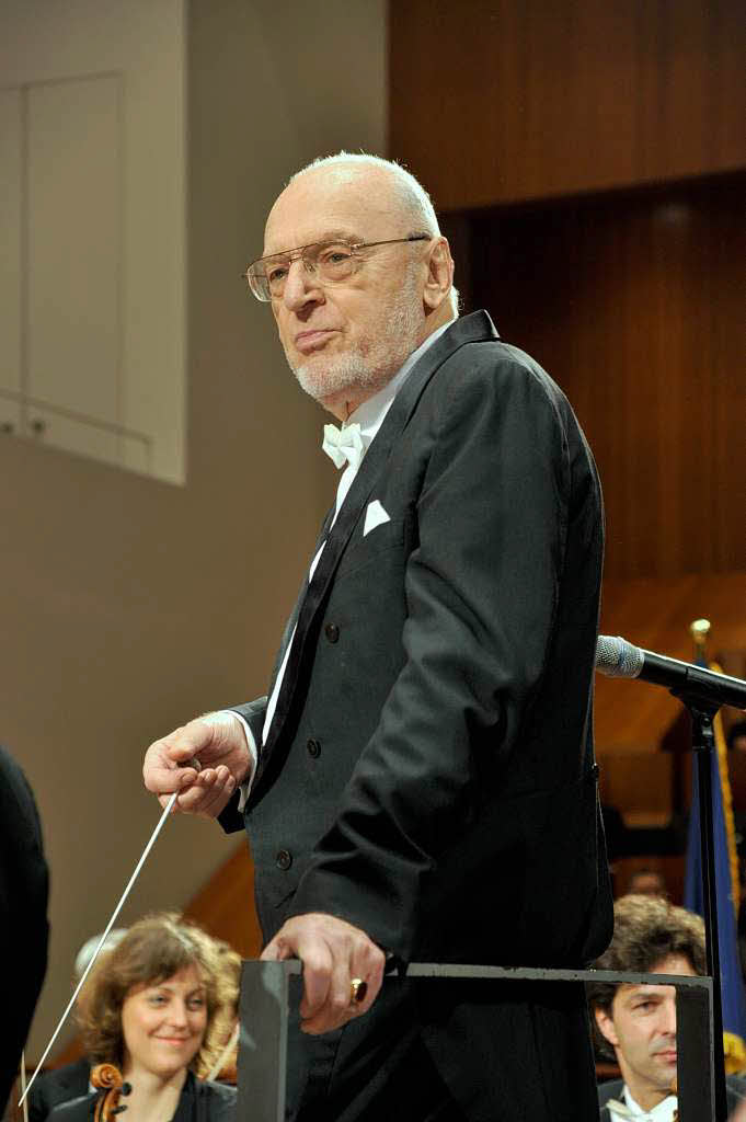 Michael Gielen dirigiert das SWR-Sinfonie-Orchester Baden-Baden .
