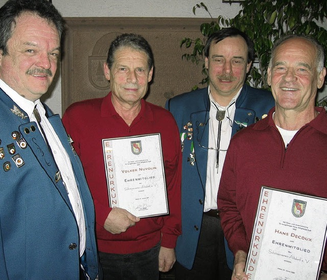 Oberschtzenmeister Theo Pflieger  und...Nuvolin  und Hans Decoux (von links).   | Foto: Schtzenverein