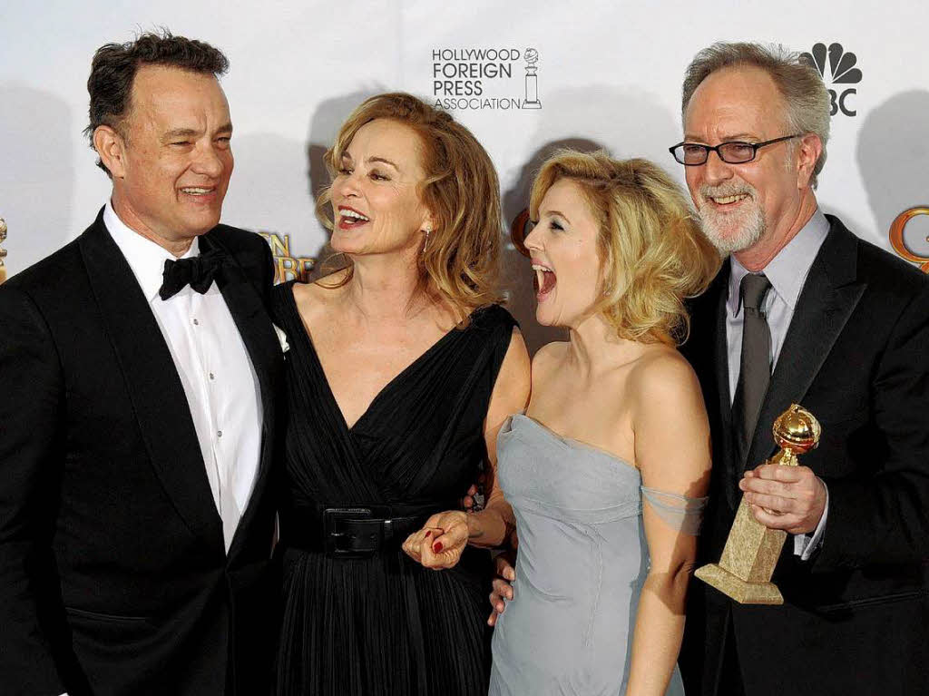 Gary Goetzman (r.) und Tom Hanks (l.) gewannen einen Globe als Produzenten derMini-Serie  'John Adams'. Mit ihnen freuten sich Jessica Lange und Drew Barrymore (r.).