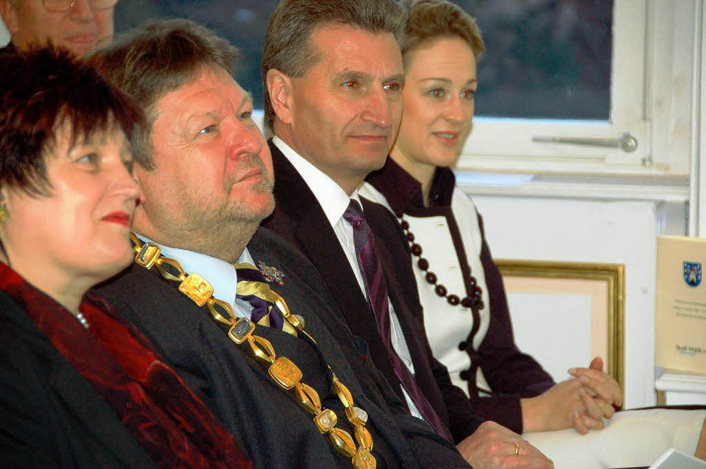 Ministerprsident Oettinger mit Lebensgefhrtin (rechts) und Oberbrgermeister Leibinger mit Frau.