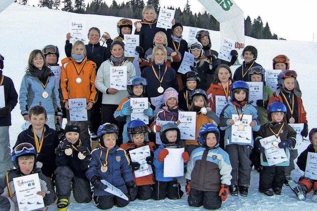 Groe Beteiligung am Torlauf am Skilifthang in Ibach