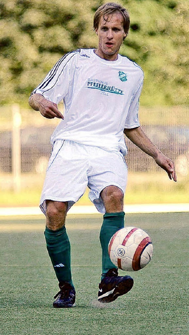 Bald in Wei-Blau statt Wei-Grn? Der... im Trikot des FC Zell, verpflichten.   | Foto: Peter Gerigk