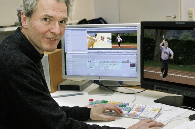 Filmschnitt mit Mausklick: Mike Schlmer bei der Arbeit.   | Foto: Rita Eggstein