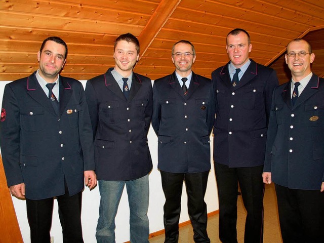 Sie fhren fr fnf Jahre die Feuerweh...Wehle, Michael Gampp und Klaus Mller.  | Foto: Birgit Rde