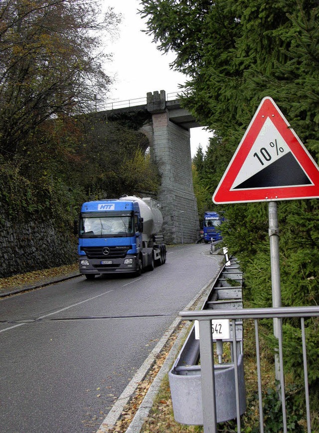 Eine Gefahrenstelle fr den Schwerverk...die heutige A-98-Abfahrt Hauenstein.    | Foto: Huber