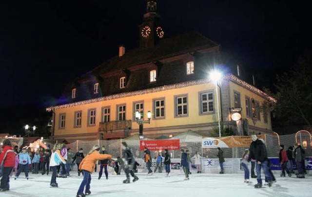 Eisbahnen vor historischer Kulisse sin...rg, Offenburg und Emmendingen (Bild).   | Foto: bz