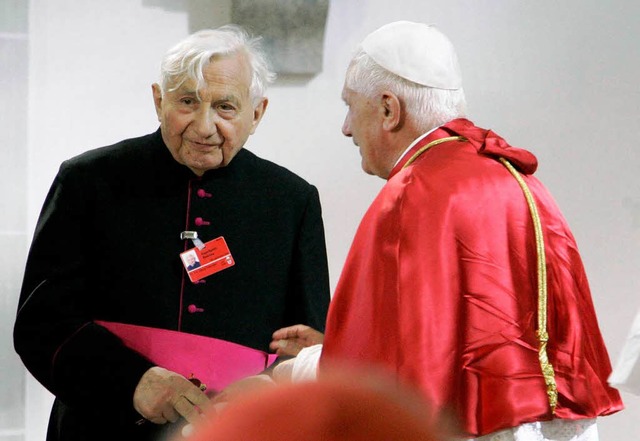 Die Gebrder Ratzinger (2006): (links) Georg, rechts Papst Benedikt XVI.  | Foto: ddp