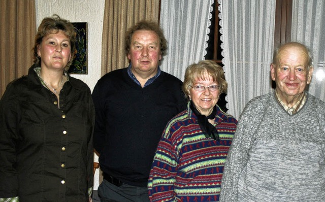 Vorsitzende (von links) Betina Greitma...f Metzler fr langjhrige Vereinstreue  | Foto: Chris Seifried