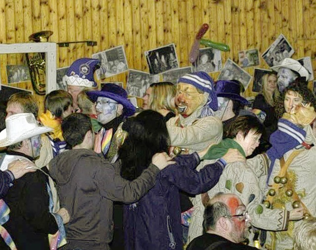 Pflumeschlucker und Guggenmusik aus Bo...rhaf die Erffnung der Fasnetsaison.   | Foto: Ilona Seifermann