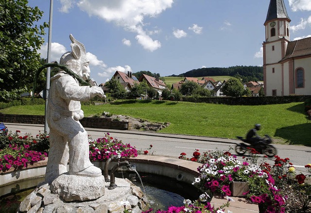 Aus der grnen Wiese wird ein Parkplatz.   | Foto: christoph breithaupt