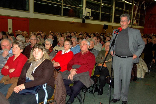 Viele Fragen hatten die Brger (rechts...rat Dieter Schwandt) an die Kandidaten  | Foto: Axel Kremp