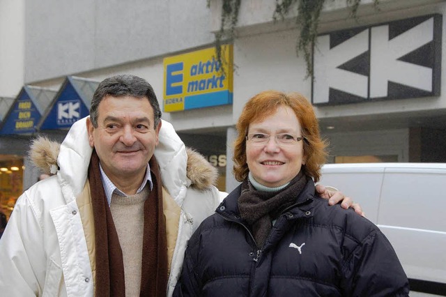 Oscar Guidone und  Brigitte Zentis, Einkaufsservice  | Foto: Sylvia-Karina Jahn