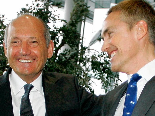 Ron Dennis (links) bergibt seinen Posten an Martin Whitmarsh.  | Foto: dpa