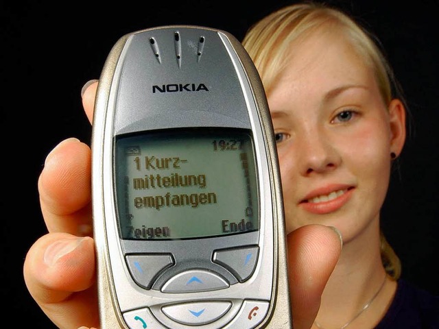 Solche Kurzmitteilungen auf dem Handy nennt man SMS.  | Foto: Z1022 Patrick Pleul