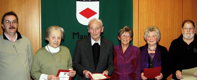 Vorsitzender Christian Bernauer  ehrte...Wehrle und Kurt Haberer (von links).    | Foto: Heiner Fabry