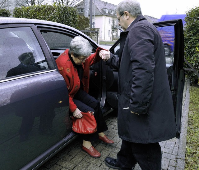 Volker Theis, Mitarbeiter des Senioren...ltere Menschen als Kundengruppe ein.   | Foto: Schneider