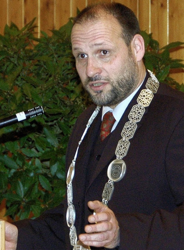 Brgermeister Brucker in der Elzhalle Wittenweier   | Foto: U. Derndinger