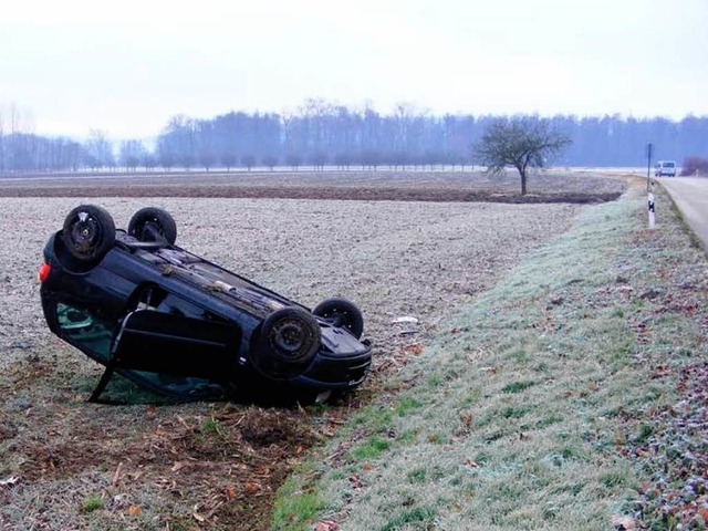 Sieht schlimm aus,  der Fahrerin ist glcklicherweise aber nichts passiert.  | Foto: Polizei