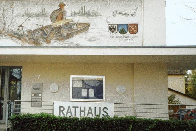 Wandbild auf Rathaus erinnert an die Fischerzeit