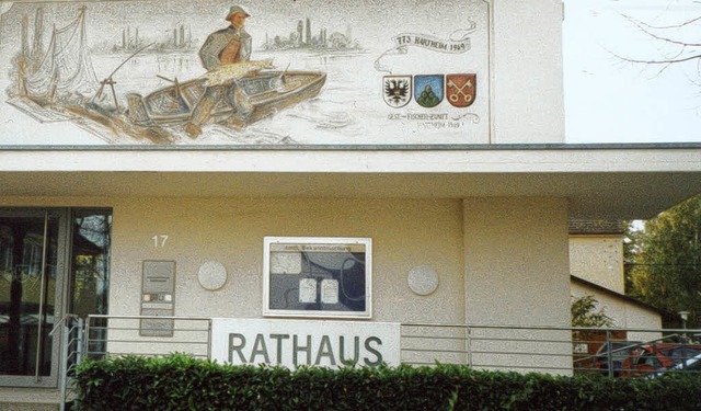 Das Bild auf der Fassade des Hartheime...ie Erinnerung an das Fischerdorf wach.  | Foto: Tritschler