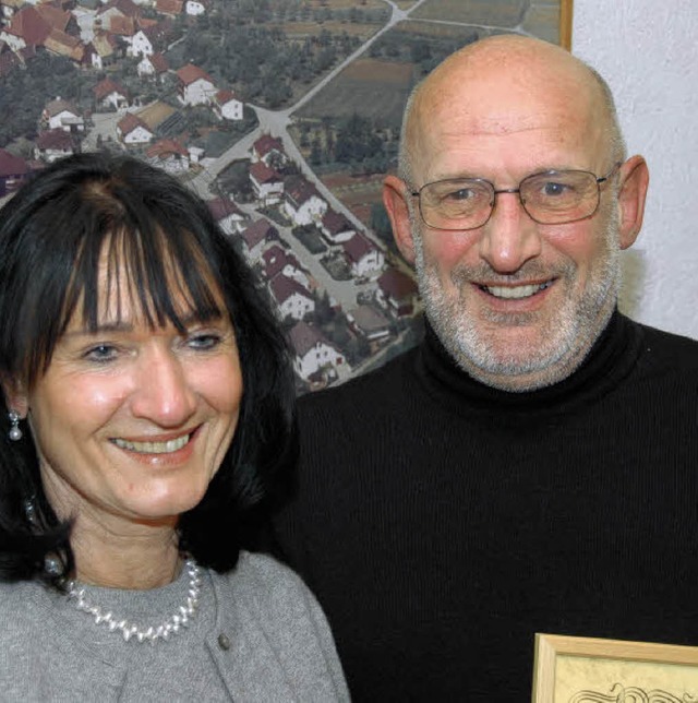 Inge und Hermann Gerwig,  seit 30 Jahr...s, wurden zu Ehrenmitgliedern ernannt.  | Foto: Ounas-Krusel