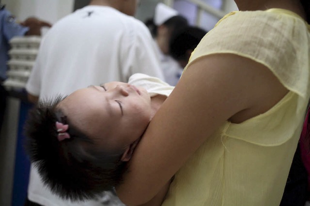 Vor allem Kinder haben unter dem verseuchtem Milchpulver in China gelitten.  | Foto: dpa