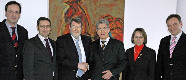 OB-Gruppenbild mit Landrat (von links)...ffenburg) und Landrat Frank Scherer.    | Foto: Stadt Kehl