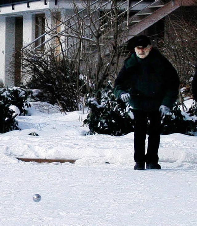 Spiel auf schneebedeckter Bahn. Das Foto zeigt Sepp Burkhard-Begr.  | Foto: Christiane Seifried