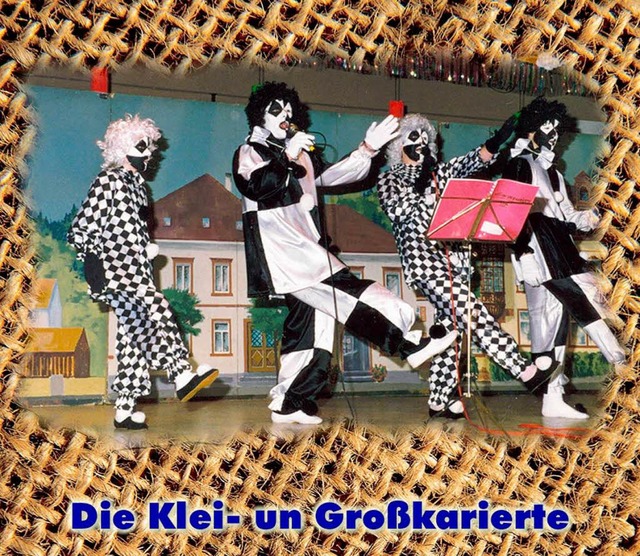 Als  &#8222;Klei- und Grokarierte&#82...lie auf der Bhne der Farifahalle mit.  | Foto: privat