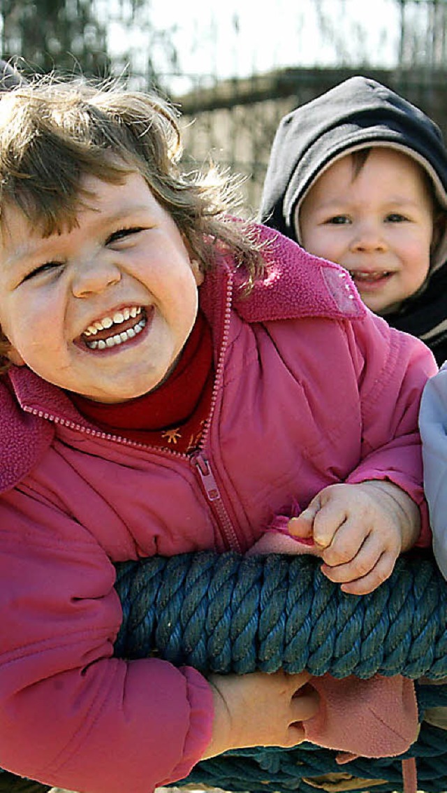 Lernen vielleicht gerade mehr Deutsch als im Frderkurs: Kinder beim Spielen   | Foto: dpa