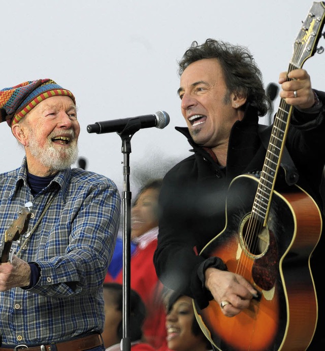 Sangen fr Obama: Pete Seeger und Bruce Springsteen (r.)   | Foto: afp