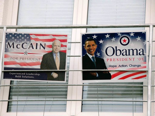 Vor den US-Wahlen hngte Michael Wehne...te mit Mc Cain und Obama an sein Haus.  | Foto: Elfriede Mosmann