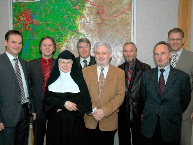 Landrat Frank Scherer mit den  Vertret...fenburg) und Uwe Haller (Herbolzheim).  | Foto: Landratsamt