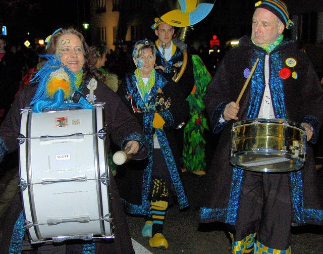 Die Bugginger Guggemusik &#8222;Kali-F...er  nrrisch  11.  Fasnachtskampagne.   | Foto: Sigrid umiger