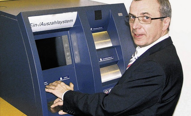Das Tastenfeld am Geldautomaten mit de...r Knig von der Volksbank Hochrhein.    | Foto: Huber