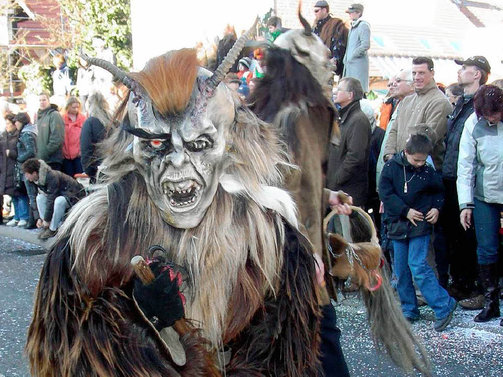 Gute Stimmung beim Jubilumsumzug des Umkircher Narrenclubs!