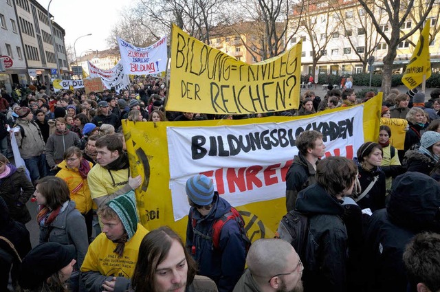 &#8222;Ist Bildung ein Privileg fr di... einer Demonstration in der Innenstadt  | Foto: Ingo Schneider