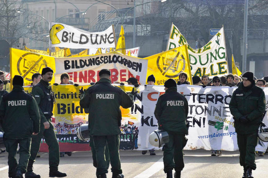 Protest in Freiburg: Mehr als 2000 Studierende demonstrierten in der Innenstadt gegen Studiengebhren.