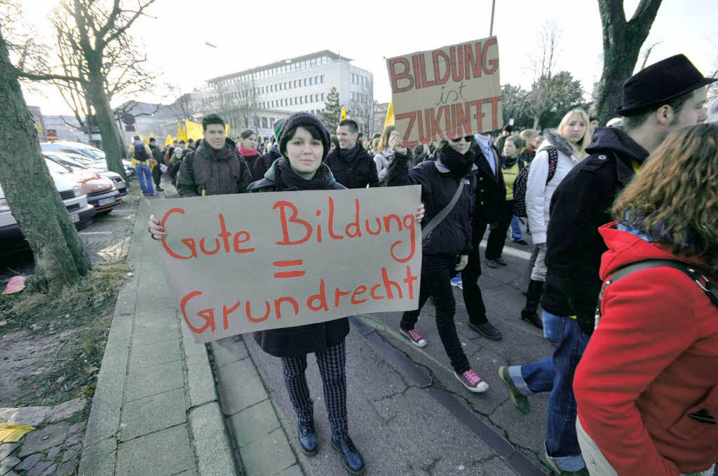 Protest in Freiburg: Mehr als 2000 Studierende demonstrierten in der Innenstadt gegen Studiengebhren.