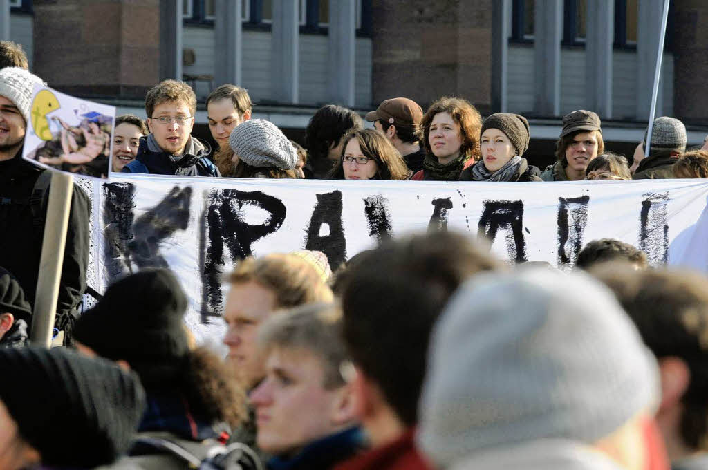 Protest in Freiburg: Mehr als 2000 Studierende demonstrierten in der Innenstadt gegen Studiengebhren.