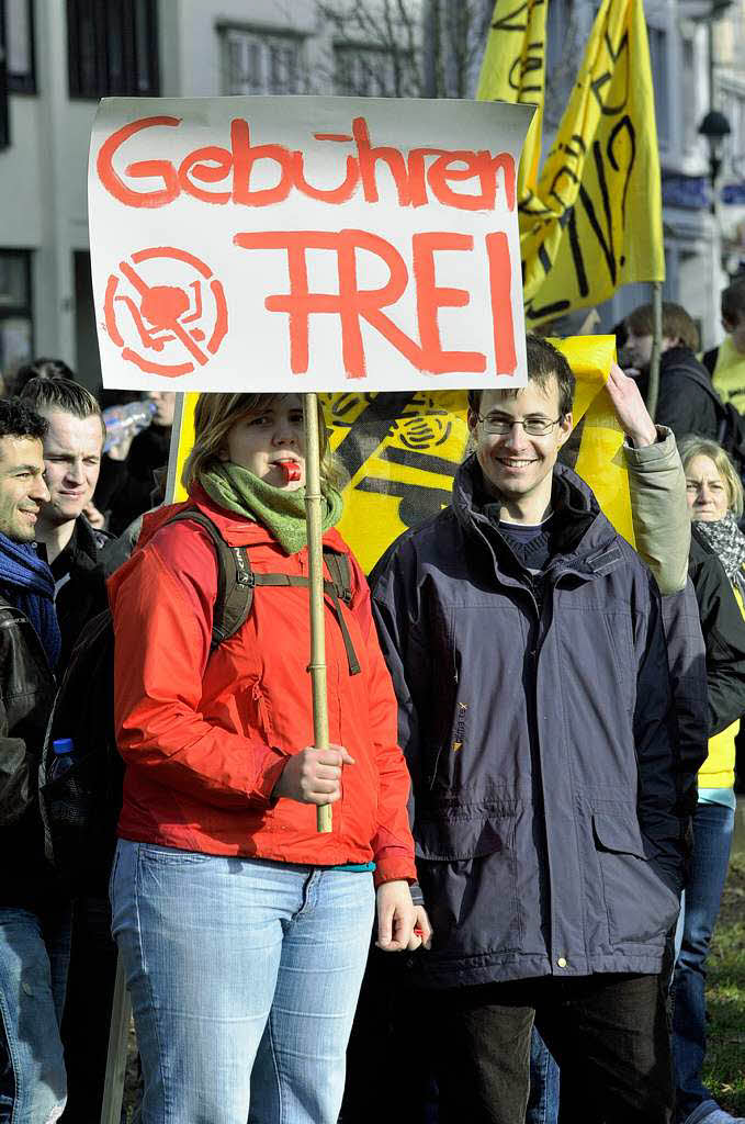 Protest in Freiburg: Mehr als 2000 Studierende demonstrierten in der Innenstadt gegen Studiengebhren.