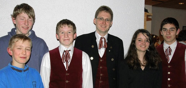 Kein Nachwuchsmangel herrscht beim Mus...der Marcus Stich (Mitte) gratulierte.   | Foto: Christel Schuster-Stich