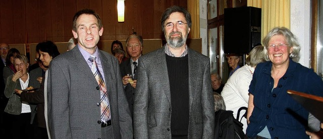 Gerhild und Peter Widdess mit Brgerme...lburg nach dem Abschiedsgottesdienst.   | Foto: Heiner Fabry