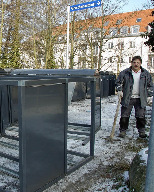 Die Radboxen sind schon aufgestellt, d... demnchst   beim Cornelia-Brckchen.   | Foto: Sylvia-Karina Jahn