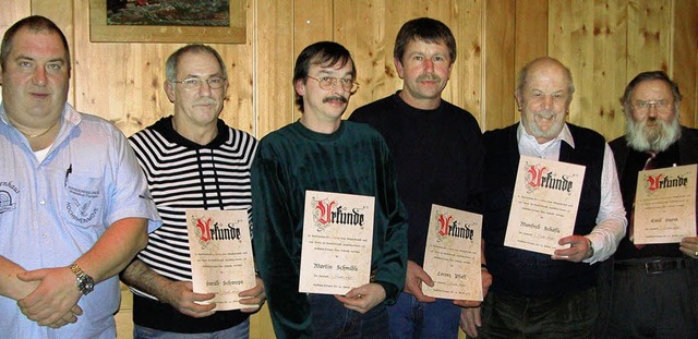 Torsten Hppe (links) ehrte Harald Sch...aff, Manfred Schfle und Emil Hurst.    | Foto: Gisi