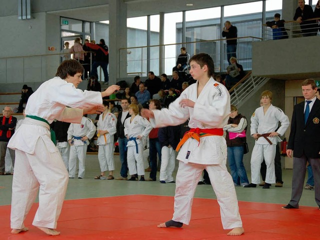 Im Finale bis 60 Kilo besiegte Allan F...n) Stefan Hein (JC Efringen-Kirchen).   | Foto: Herbert Frey